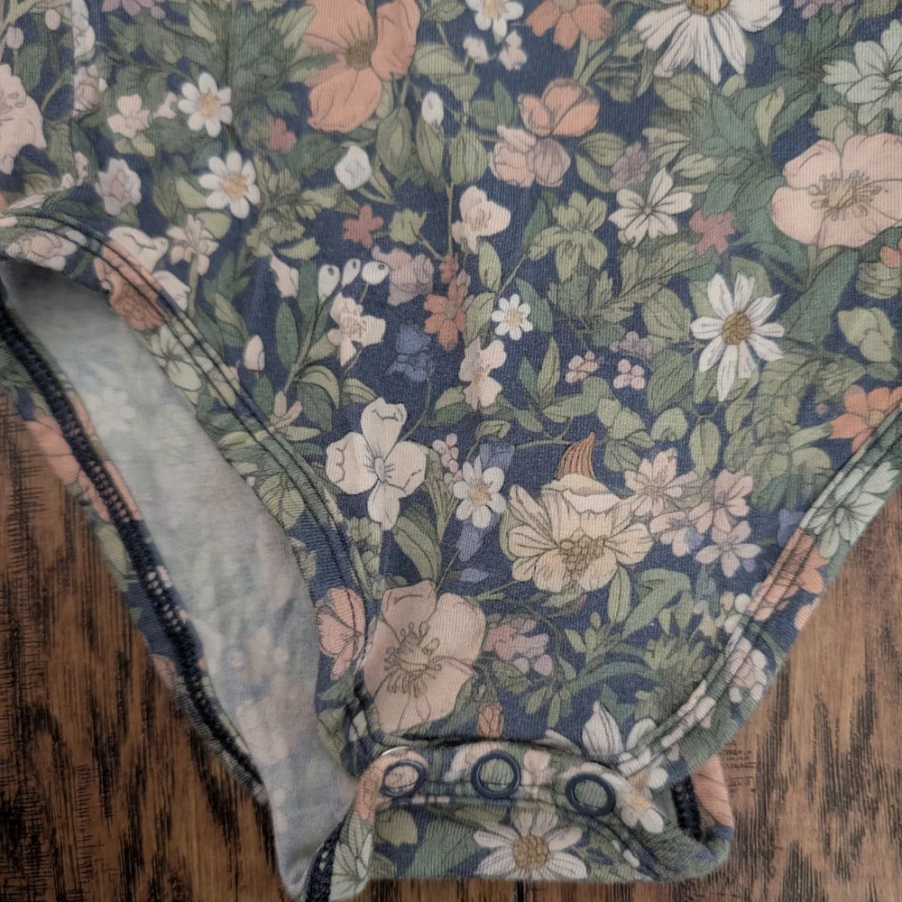 $ 💥3/$24 Posh Peanut‎ Jayla Floral Long Sleeve Ruffle Bodysuit